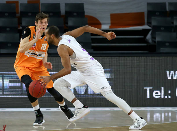 与看台端都 与看台端都